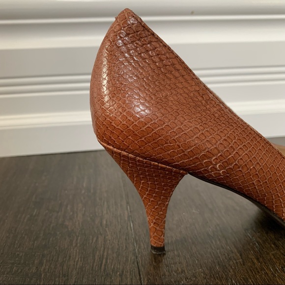 DKNY Size 7 Brown 3 Inch High Heels - Picture 4 of 10